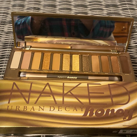 Other - New in box urban decay eyeshadow set honey